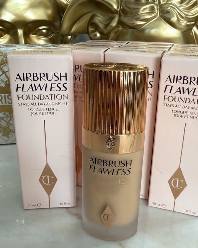 Postim nga @suelas_cosmetics: Airbrush Flawless Foundation