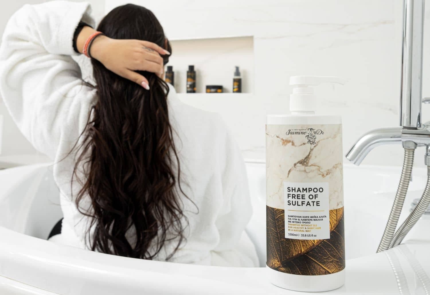 Shampo Free of Sulfate e Jasmine Dr në banjë